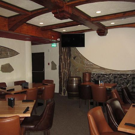 The Pine Inn Chetwynd Exteriér fotografie