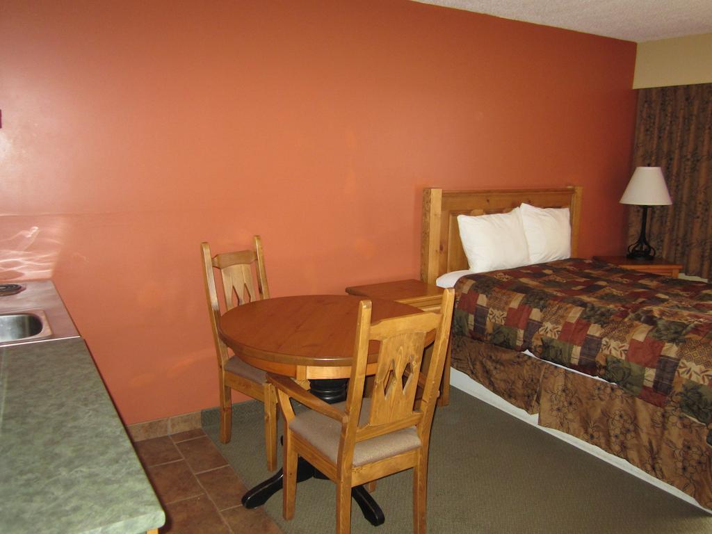 The Pine Inn Chetwynd Pokoj fotografie