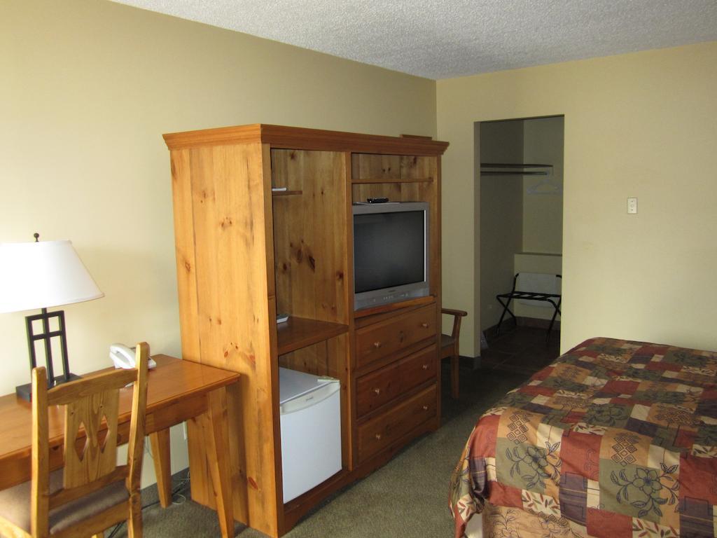 The Pine Inn Chetwynd Pokoj fotografie