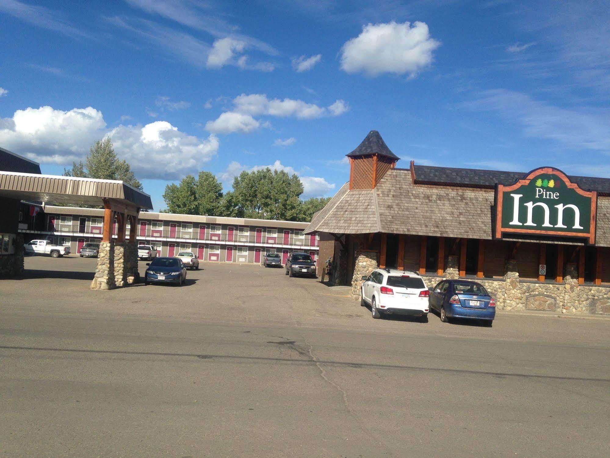The Pine Inn Chetwynd Exteriér fotografie
